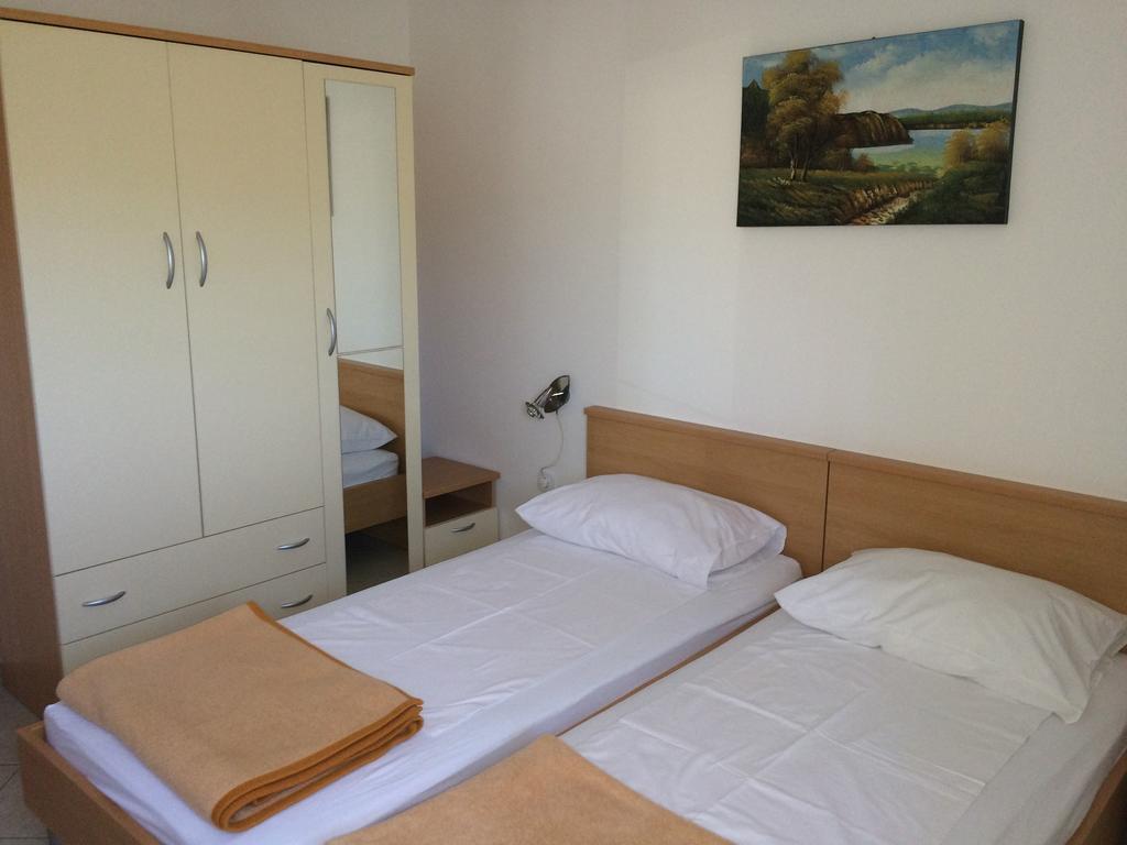Apartment Kolundzic 노비비노돌스키 객실 사진